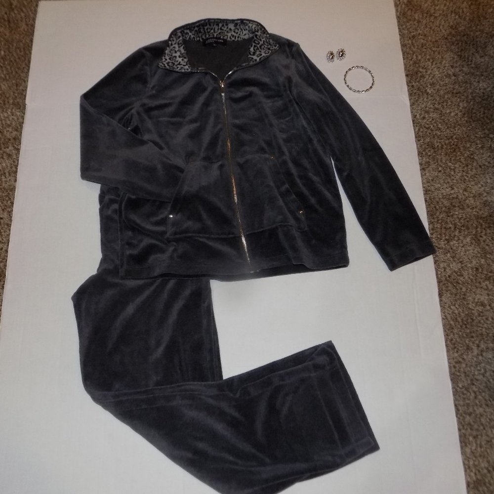 Jones New York Dark Gray Velour Outfit Size M plus Jewelry
